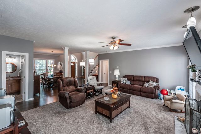 111 Highland Rdg, Hendersonville, TN 37075