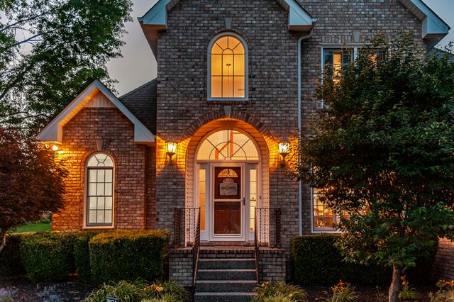 111 Highland Rdg, Hendersonville, TN 37075