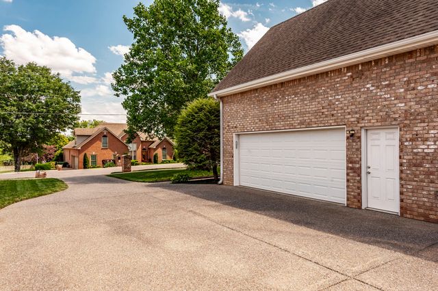 111 Highland Rdg, Hendersonville, TN 37075