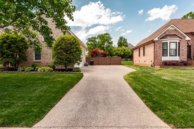 111 Highland Rdg, Hendersonville, TN 37075