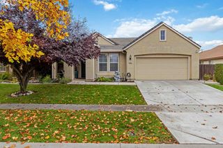 2092 Bidwell Bar Dr, Plumas Lake, CA 95961