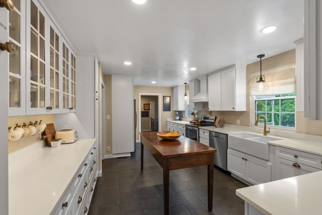 300 Lake Forest Dr, Spartanburg, SC 29302