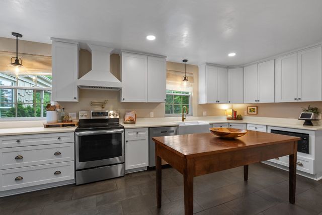 300 Lake Forest Dr, Spartanburg, SC 29302
