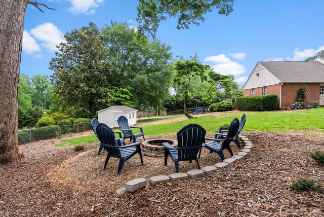 300 Lake Forest Dr, Spartanburg, SC 29302
