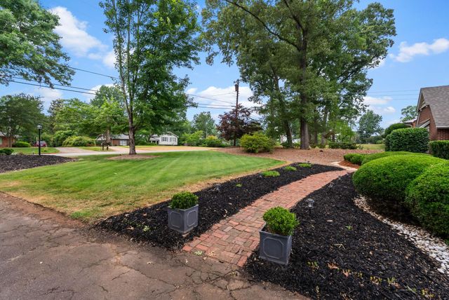 300 Lake Forest Dr, Spartanburg, SC 29302
