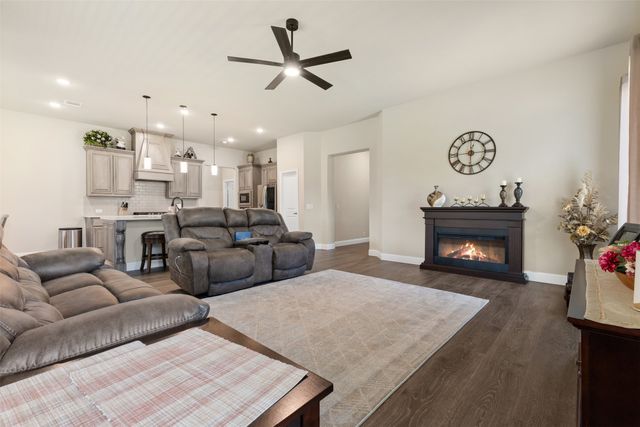1004 Bessie Drive, Desoto, TX 75115