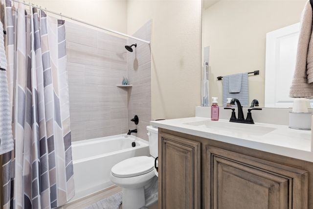 1004 Bessie Drive, Desoto, TX 75115