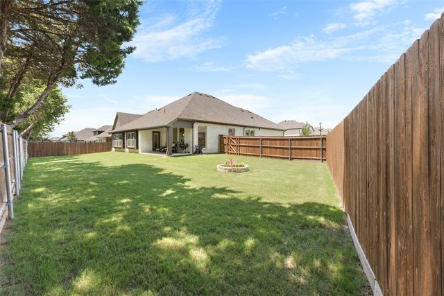 1004 Bessie Drive, Desoto, TX 75115