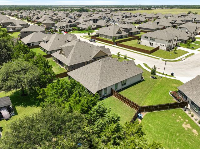 1004 Bessie Drive, Desoto, TX 75115