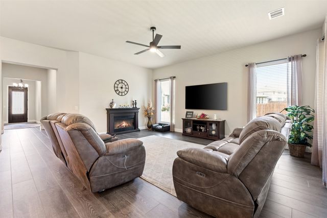1004 Bessie Drive, Desoto, TX 75115