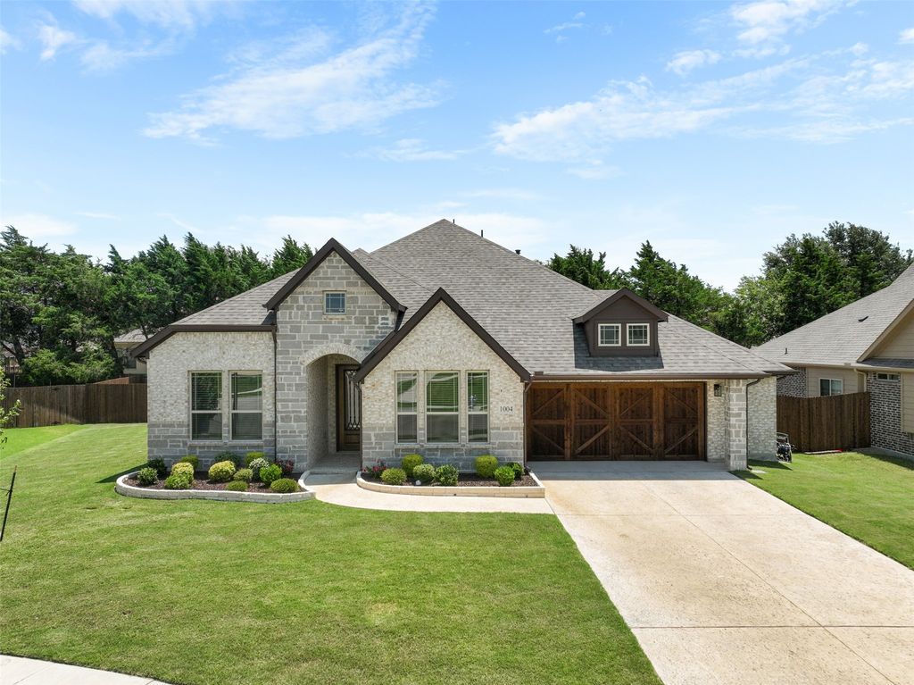 1004 Bessie Drive, Desoto, TX 75115