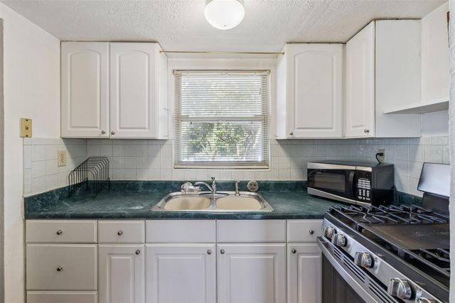 3016 N ALBANY AVENUE, Tampa, FL 33607