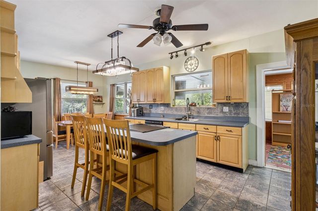 3016 N ALBANY AVENUE, Tampa, FL 33607