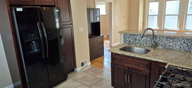 830 Knowles Street, Royal Oak, MI 48067