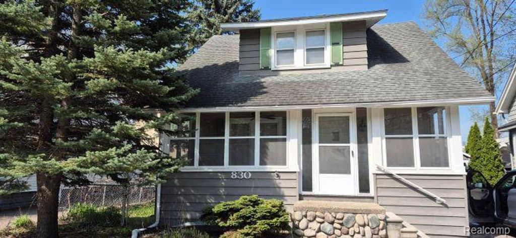 830 Knowles Street, Royal Oak, MI 48067
