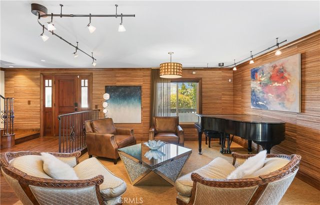 21822 Seacrest Ln, Huntington Beach, CA 92646