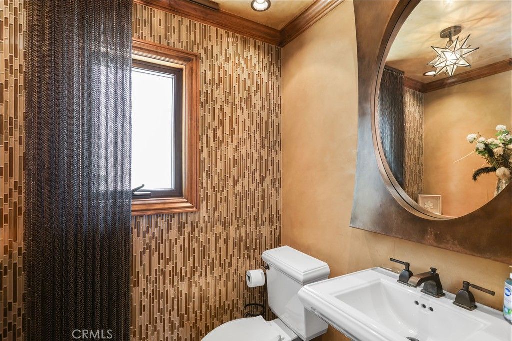 Image 25 of property listing at 21822 Seacrest Ln, Huntington Beach, CA 92646