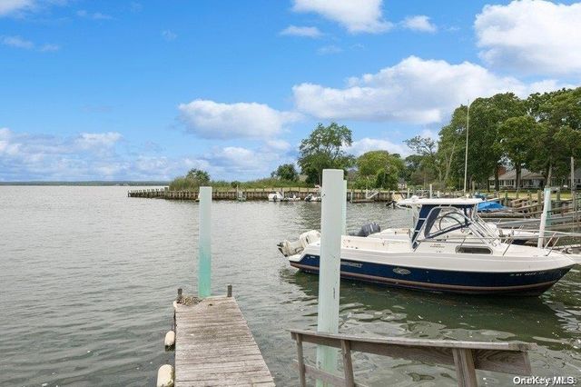 5 Leafy Way, Aquebogue, NY 11931