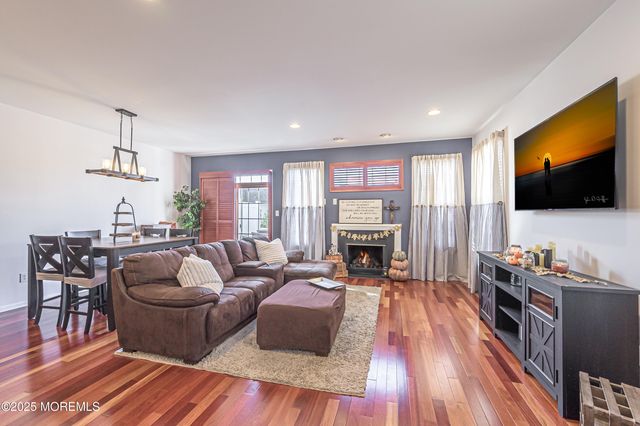 28 Meadow Circle, Mays Landing, NJ 08330