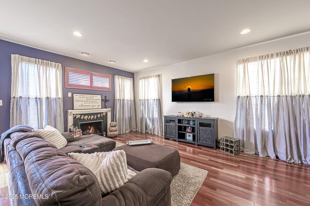 28 Meadow Circle, Mays Landing, NJ 08330