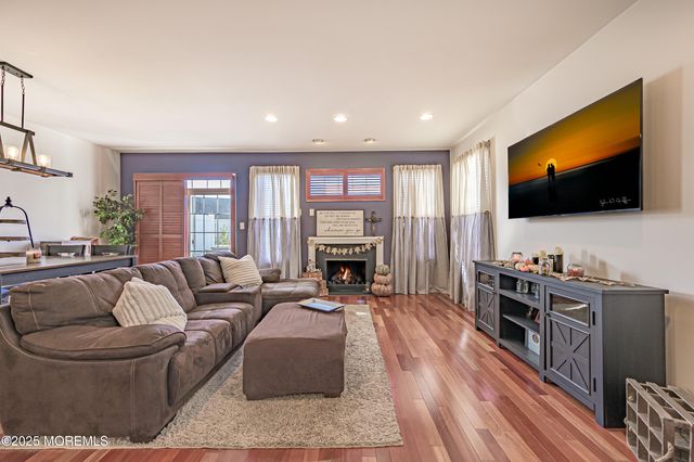 28 Meadow Circle, Mays Landing, NJ 08330