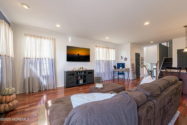 28 Meadow Circle, Mays Landing, NJ 08330