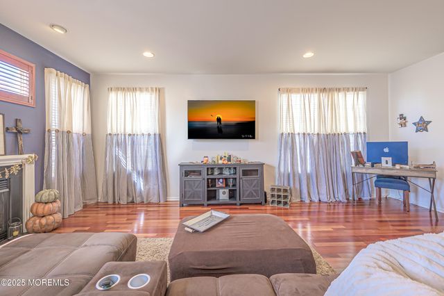 28 Meadow Circle, Mays Landing, NJ 08330