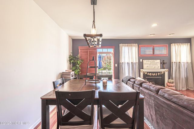 28 Meadow Circle, Mays Landing, NJ 08330