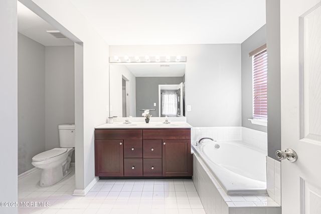 28 Meadow Circle, Mays Landing, NJ 08330