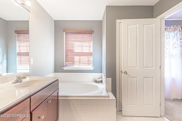 28 Meadow Circle, Mays Landing, NJ 08330