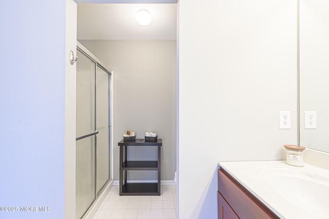 28 Meadow Circle, Mays Landing, NJ 08330