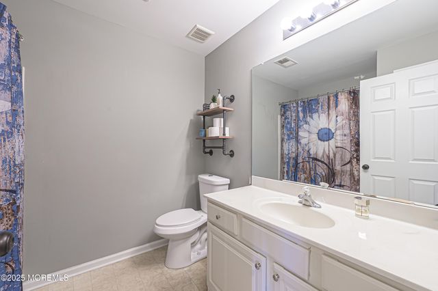 28 Meadow Circle, Mays Landing, NJ 08330