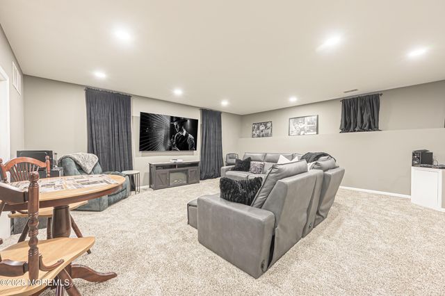 28 Meadow Circle, Mays Landing, NJ 08330