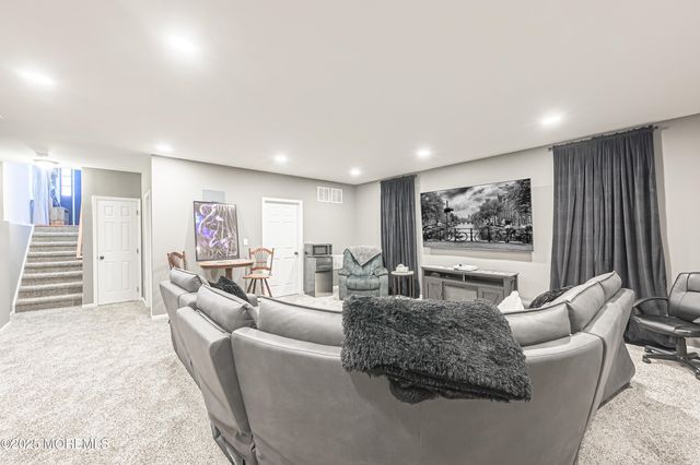 28 Meadow Circle, Mays Landing, NJ 08330