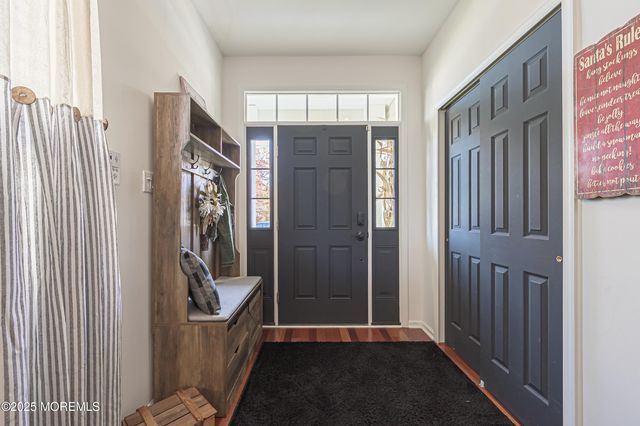 28 Meadow Circle, Mays Landing, NJ 08330