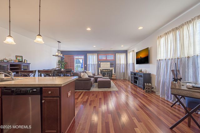 28 Meadow Circle, Mays Landing, NJ 08330