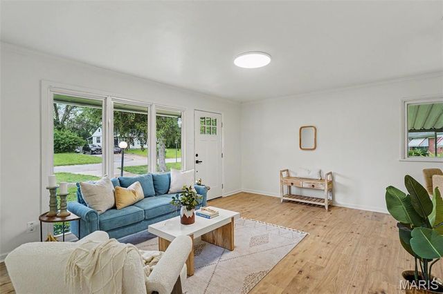 9800 Scottdale Drive, St Louis, MO 63136