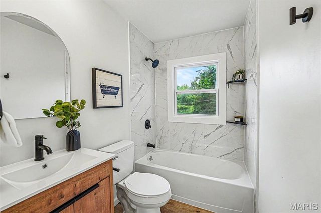 9800 Scottdale Drive, St Louis, MO 63136