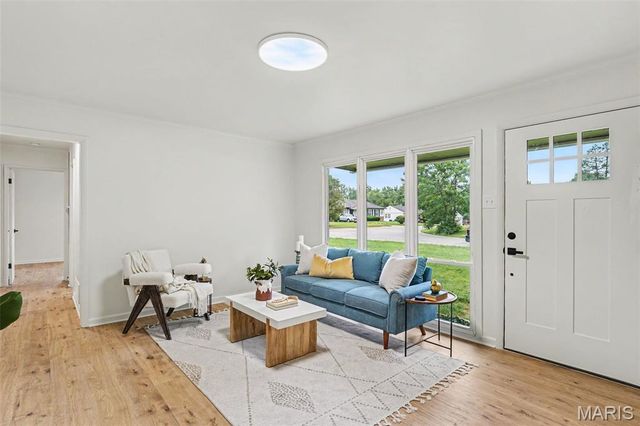 9800 Scottdale Drive, St Louis, MO 63136