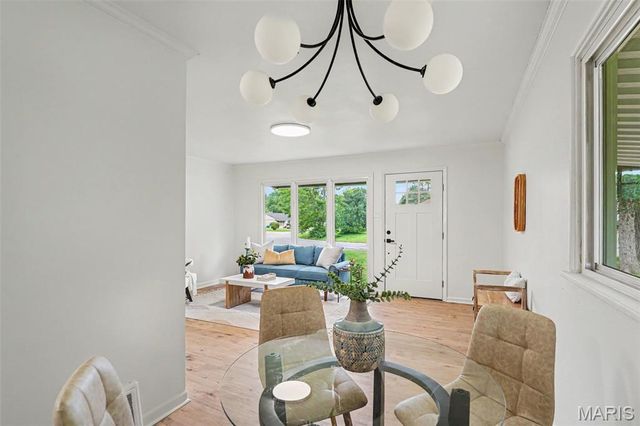 9800 Scottdale Drive, St Louis, MO 63136