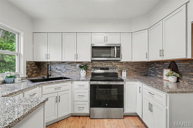9800 Scottdale Drive, St Louis, MO 63136