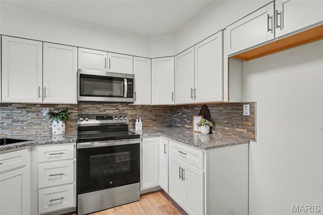 9800 Scottdale Drive, St Louis, MO 63136