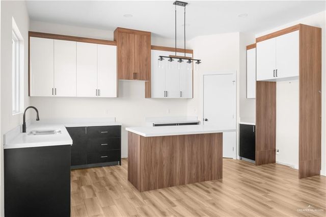 606 W La Pointe Avenue, Alton, TX 78573