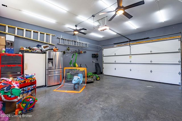 4416 Stone Wynde Dr, Louisville, KY 40272