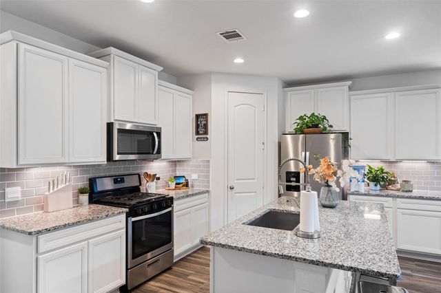 20183 Bushwick Falls Drive, Montgomery, TX 77316