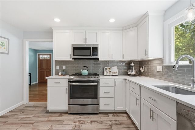 15 Newport Dr., Westford, MA 01886