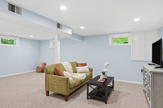 15 Newport Dr., Westford, MA 01886