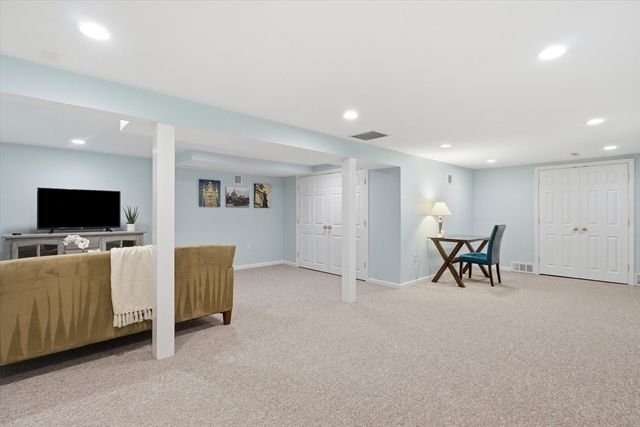 15 Newport Dr., Westford, MA 01886