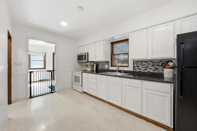 1617 14th Street S, Fargo, ND 58103