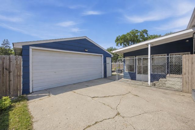 1617 14th Street S, Fargo, ND 58103